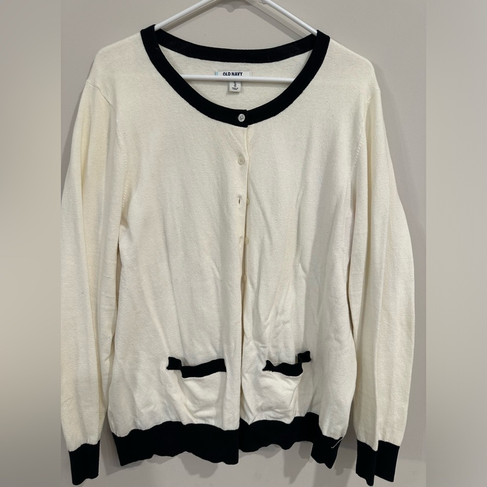 Black and White pocket cardigan